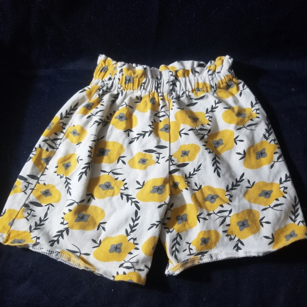 Fun yellow Sassy kids top/shorts set - Picture 3 of 5